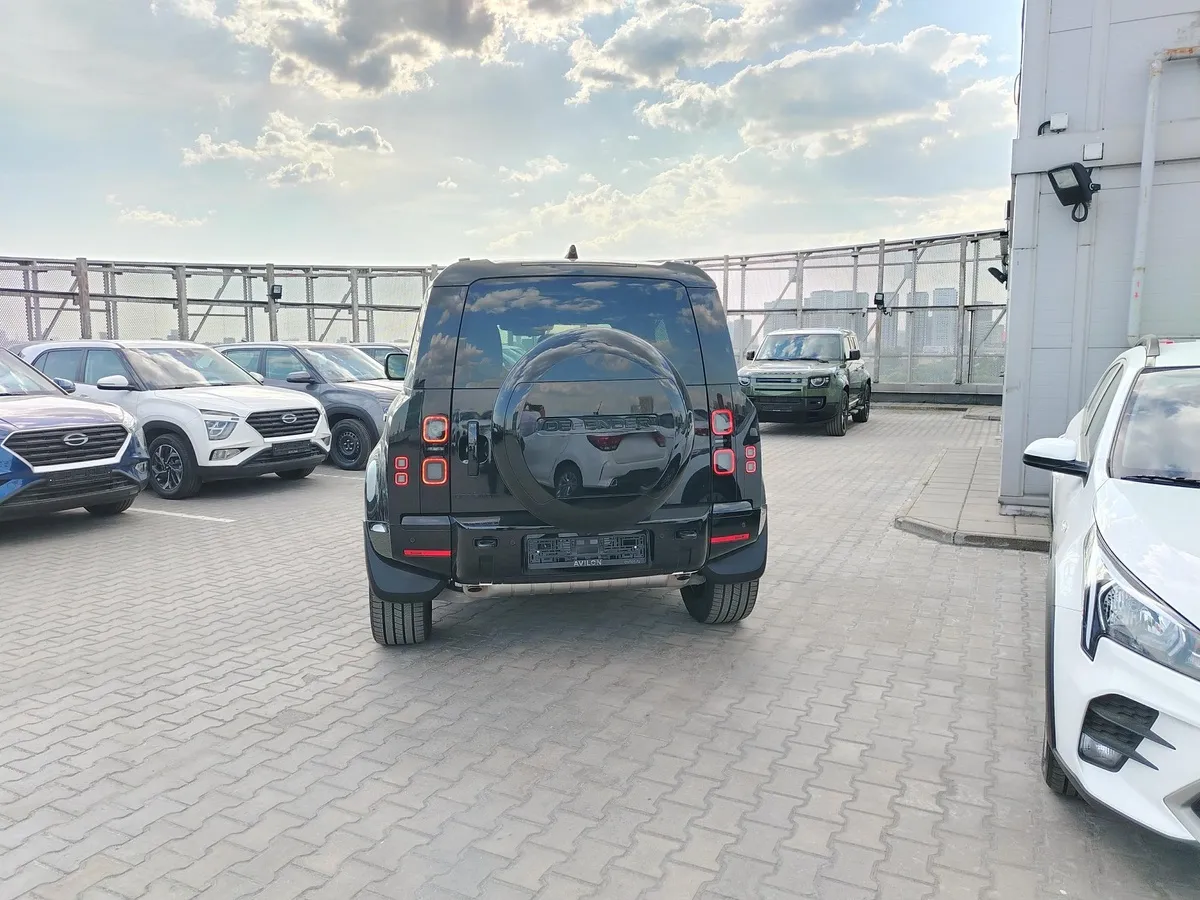Land Rover Defender 3.0D D6H AT (249 л.с.) X-Dynamic HSE Черный в АВИЛОН. Слайд №4