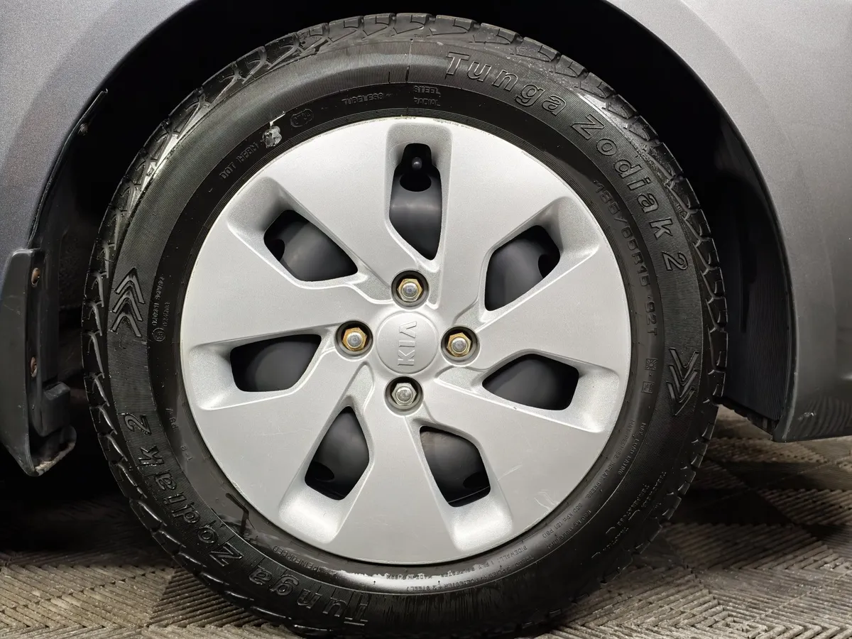 Kia Rio 1.4 MT (107 л.с.) Серый в АВИЛОН. Слайд №9