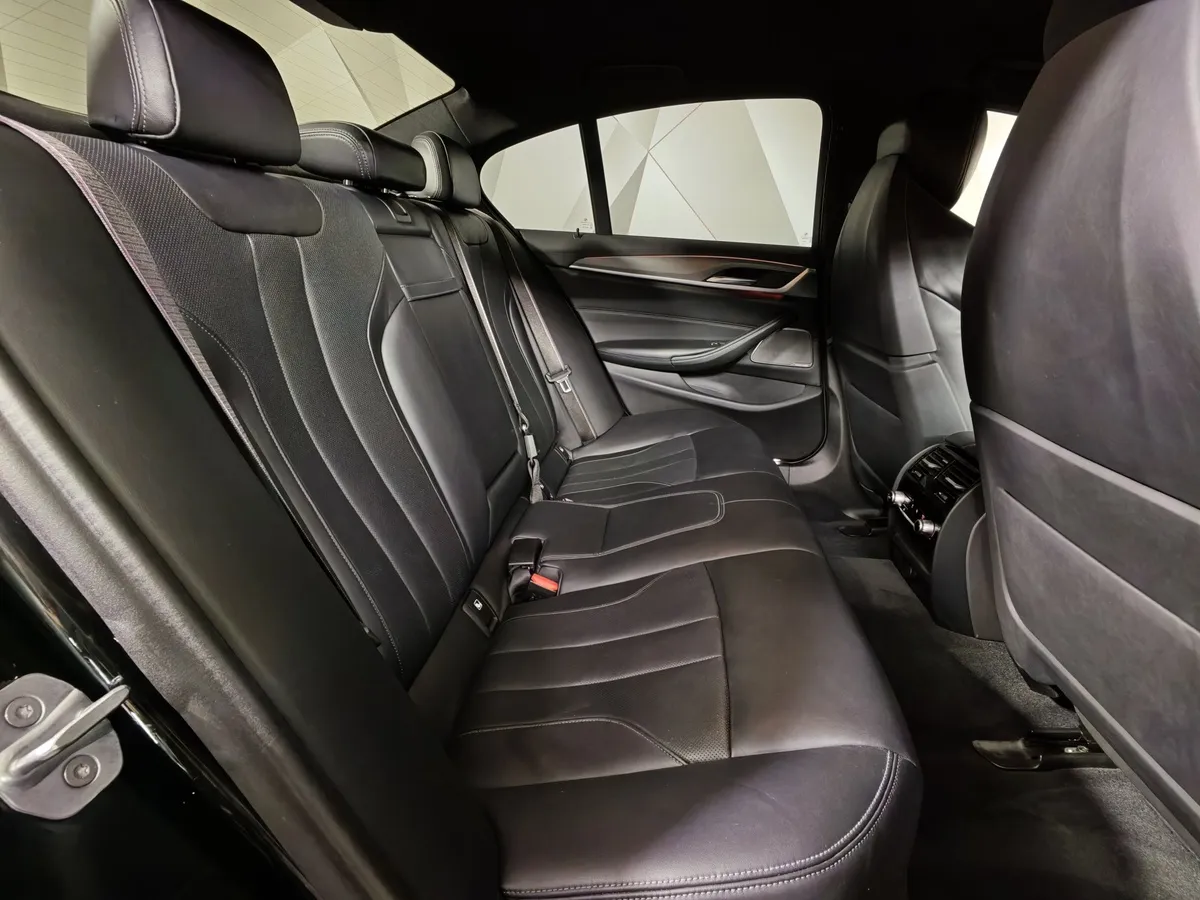 BMW M5 4.4 Steptronic xDrive (625 л.с.) Competition Черный в АВИЛОН. Слайд №14