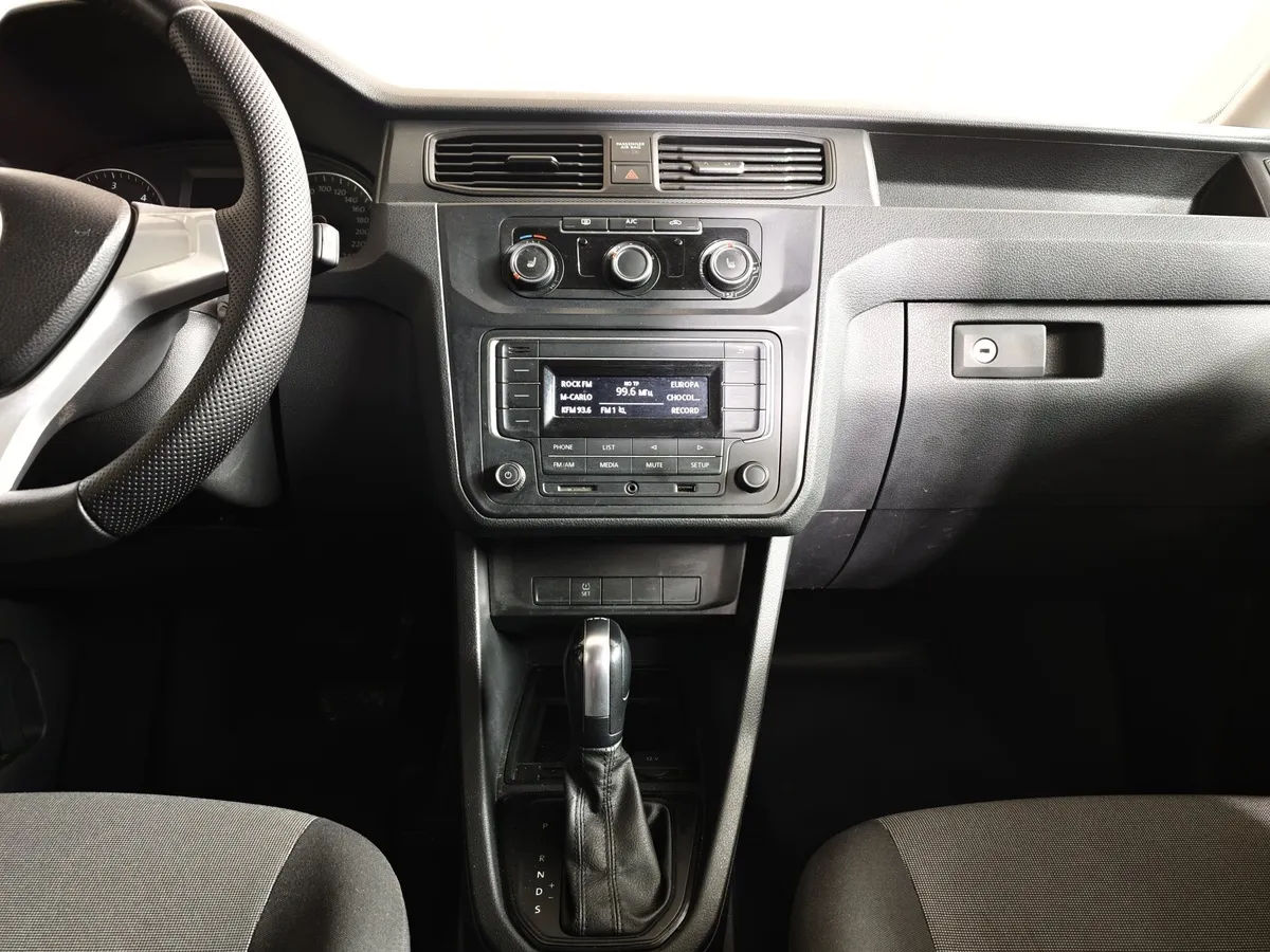 Volkswagen Caddy 1.6 TDI DSG (102 л.с.) Comfortline (5 мест) Белый в АВИЛОН. Слайд №14