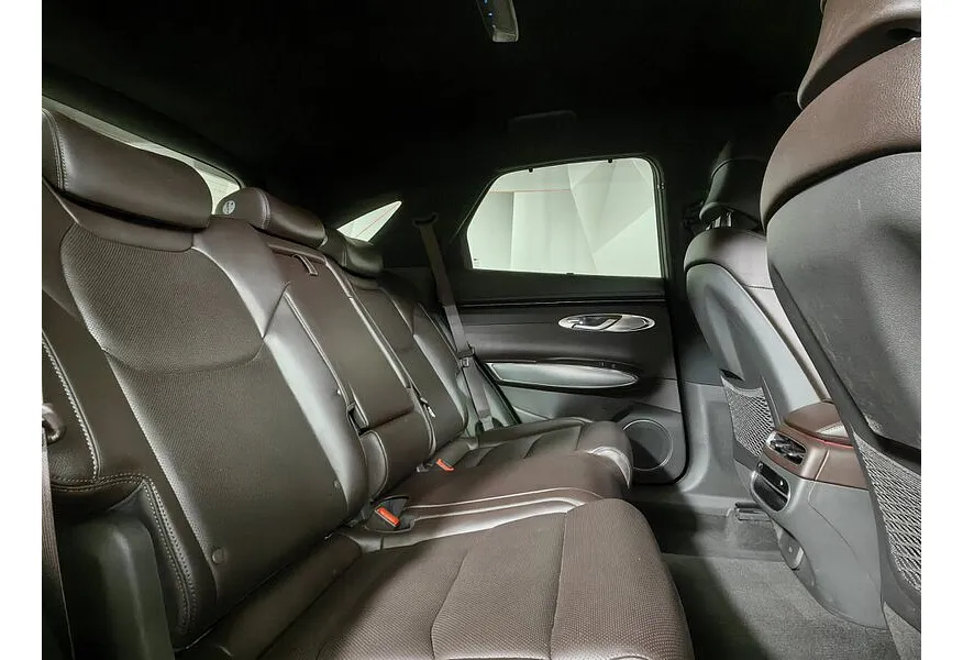 Genesis GV70 2.5T-GDI 8AT 4WD (249 л.с.) Advance + Smart Sense Красный в АВИЛОН. Слайд №16