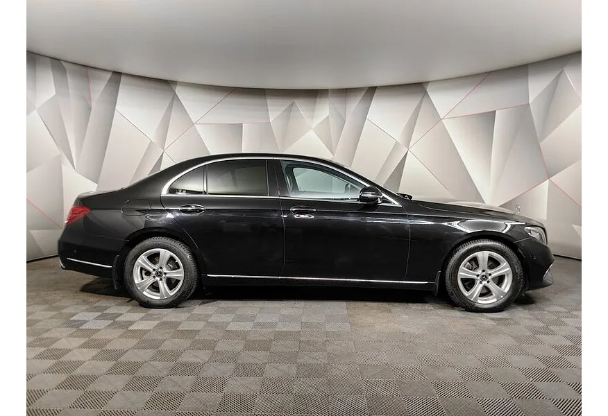 Mercedes-Benz E-Класс E 200 4MATIC 9G-TRONIC (184 л.с.) Exclusive Черный в АВИЛОН. Слайд №6