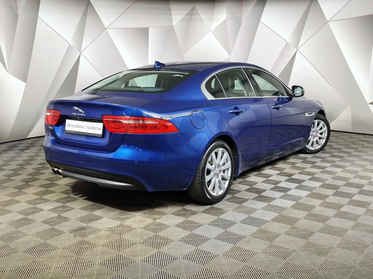 Jaguar XE 2.0 D AT (180 л.с.) Prestige Синий в АВИЛОН. Слайд №2