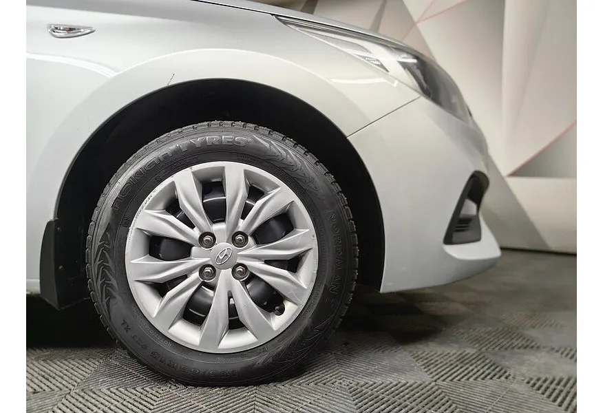 Hyundai Solaris 1.6 MT (123 л.с.) Серебристый в АВИЛОН. Слайд №9