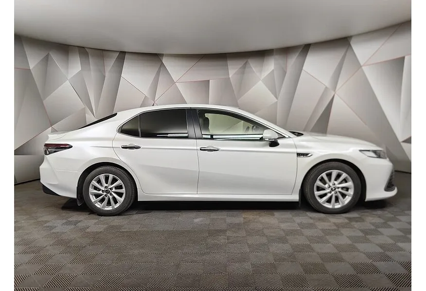 Toyota Camry 2.5 AT (206 л.с.) Ultimate Белый в АВИЛОН. Слайд №6