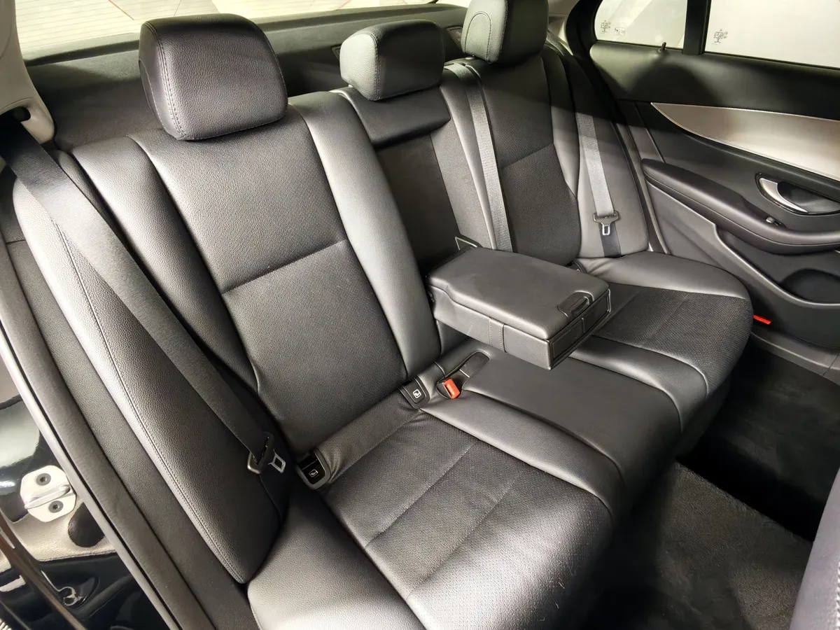 Mercedes-Benz E-Класс E 200 4MATIC 9G-TRONIC (184 л.с.) Premium Черный в АВИЛОН. Слайд №17