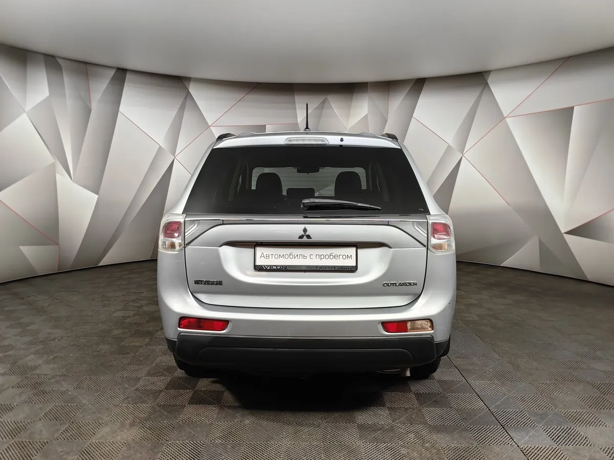 Mitsubishi Outlander 2.4 CVT 4WD (167 л.с.) Серебристый в АВИЛОН. Слайд №8