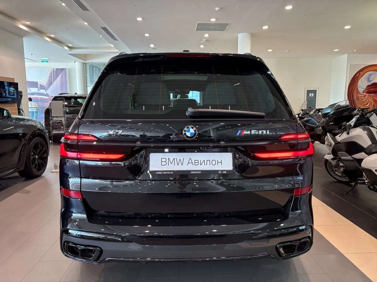 BMW X7 M60i xDrive (530 л.с.) Черный в АВИЛОН. Слайд №3