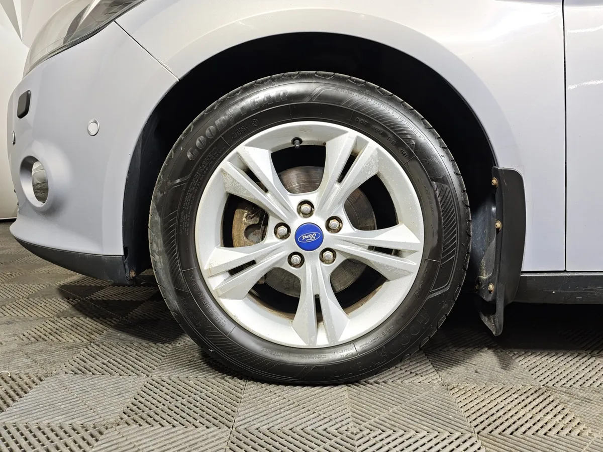 Ford Focus 1.6 Ti-VCT PowerShift (125 л.с.) Trend Голубой в АВИЛОН. Слайд №8