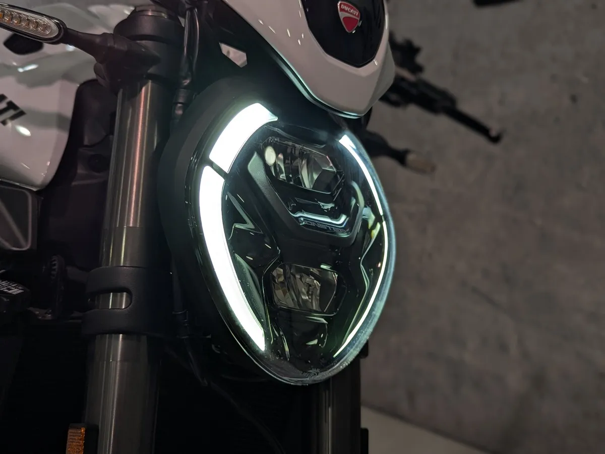 Ducati Monster Plus Plus 937 см³ 937 Белый в АВИЛОН. Слайд №12