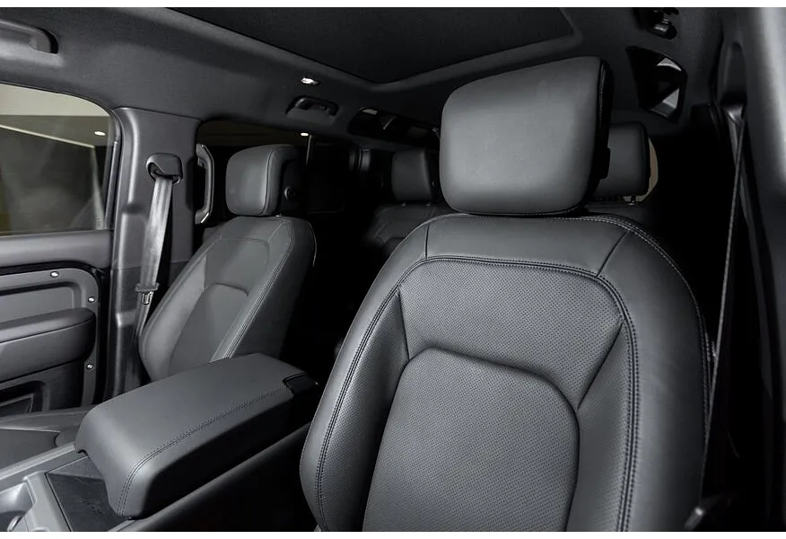 Land Rover Defender 3.0D AT (300 л.с.) HSE Черный в АВИЛОН. Слайд №10