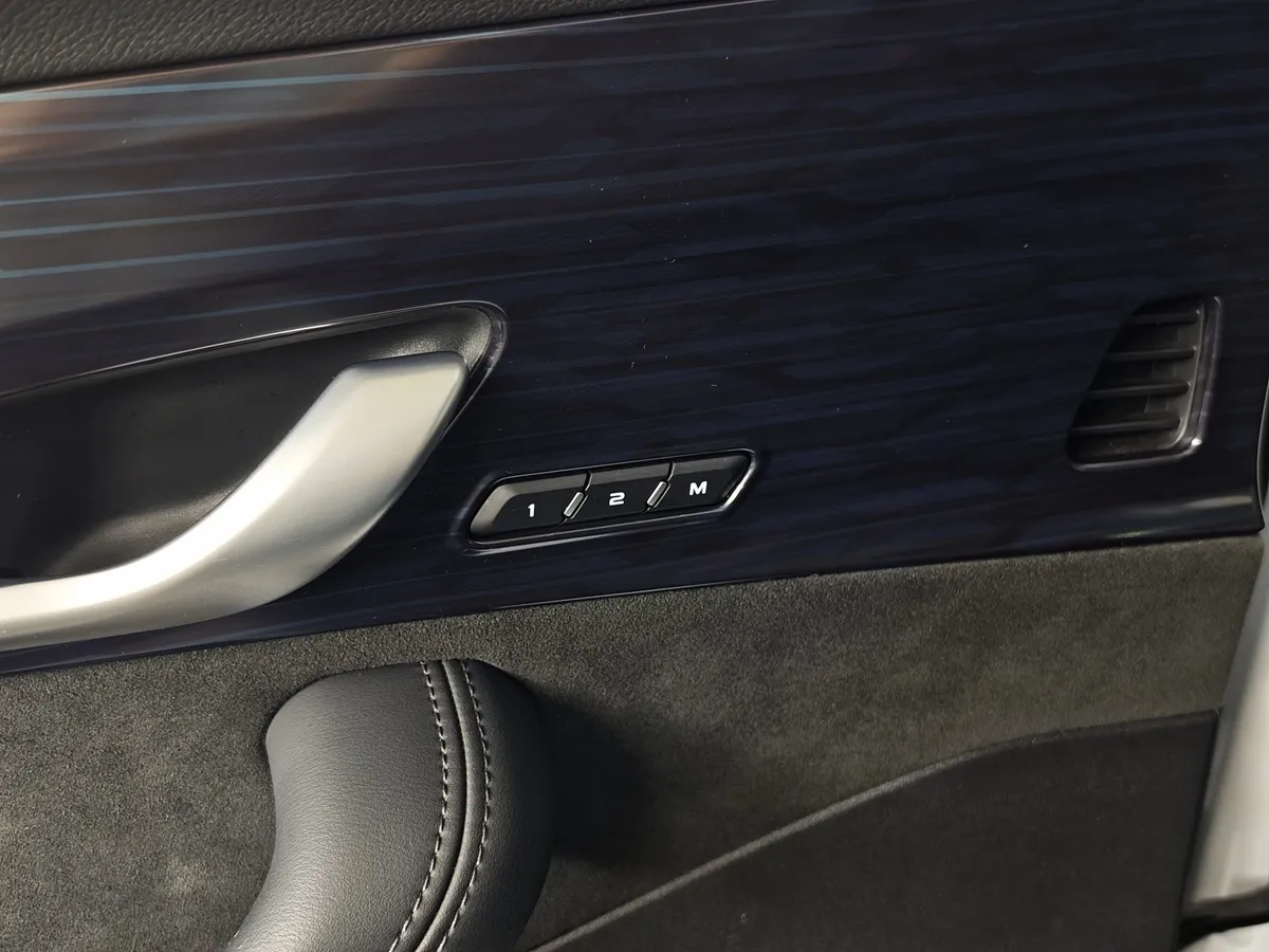 Geely Monjaro 2.0T 8AT 4WD (238 л.с.) Flagship Белый в АВИЛОН. Слайд №21