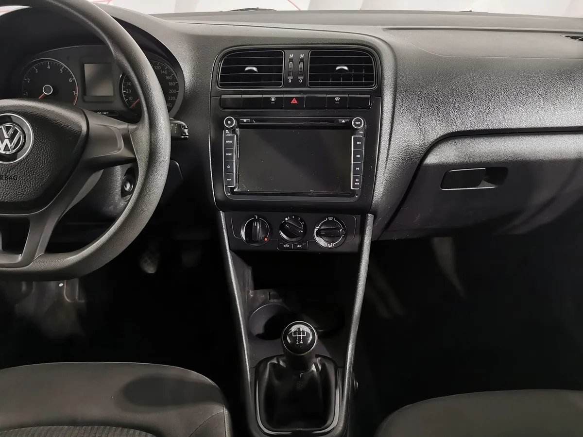 Volkswagen Polo 1.6 MPI MT (90 л.с.) Comfortline Черный в АВИЛОН. Слайд №14