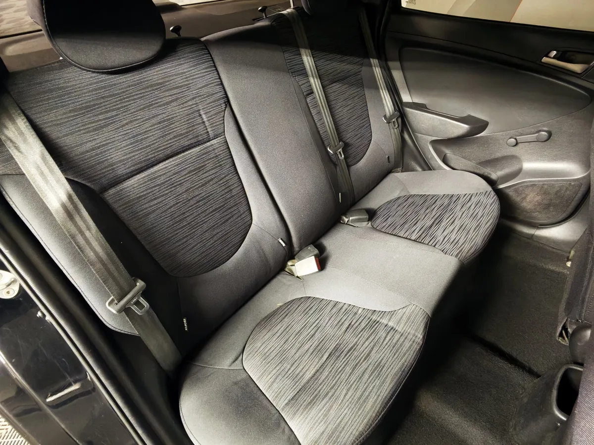 Hyundai Solaris 1.4 MT (107 л.с.) Comfort Черный в АВИЛОН. Слайд №17
