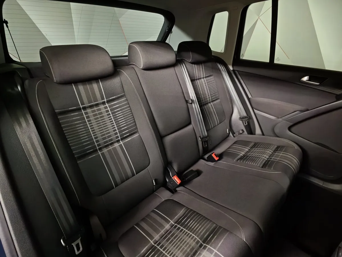 Volkswagen Tiguan 2.0 TSI 4Motion AT (180 л.с.) CLUB Синий в АВИЛОН. Слайд №17