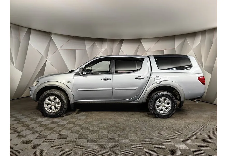 Mitsubishi L200 2.5 DI-D MT 4WD (136 л.с.) Серебристый в АВИЛОН. Слайд №5