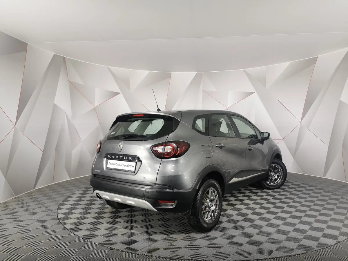 Renault Kaptur 2.0 MT AWD (143 л.с.) Drive Серый в АВИЛОН. Слайд №2