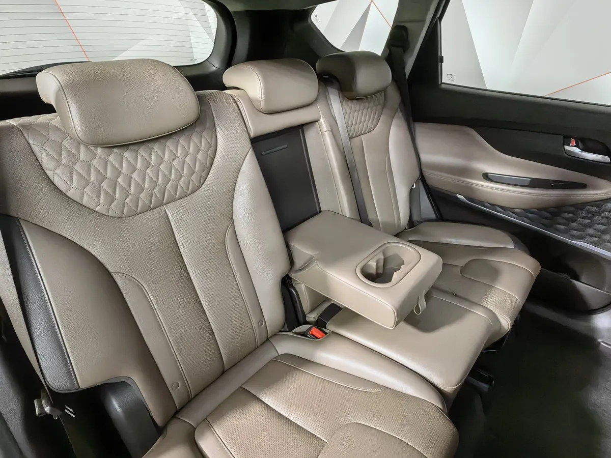 Hyundai Santa Fe 2.4 (188 л.с.) - 6AT Lifestyle + Smart Sense Белый в АВИЛОН. Слайд №17