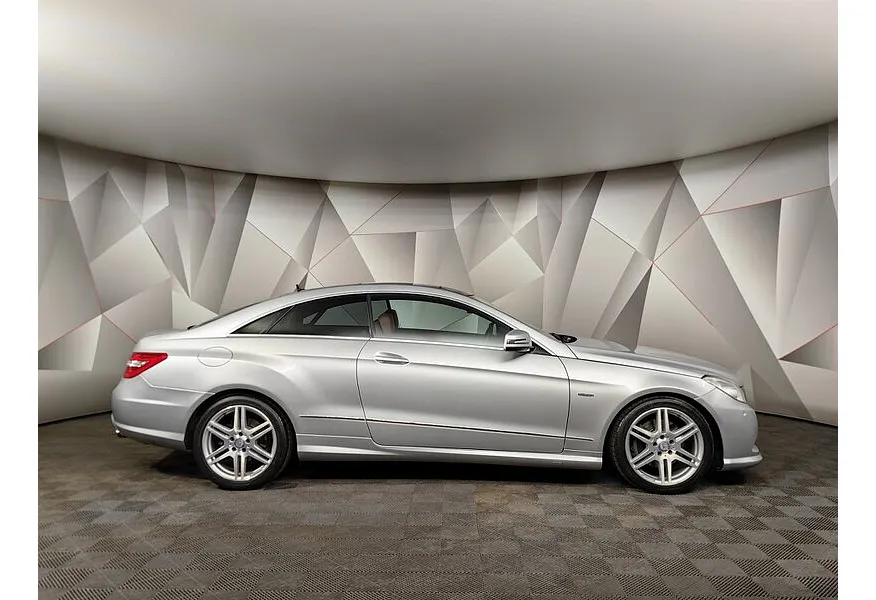 Mercedes-Benz E-Класс E 250 T BlueEfficiency 7G-Tronic Plus (204 л.с.) Серебристый в АВИЛОН. Слайд №6