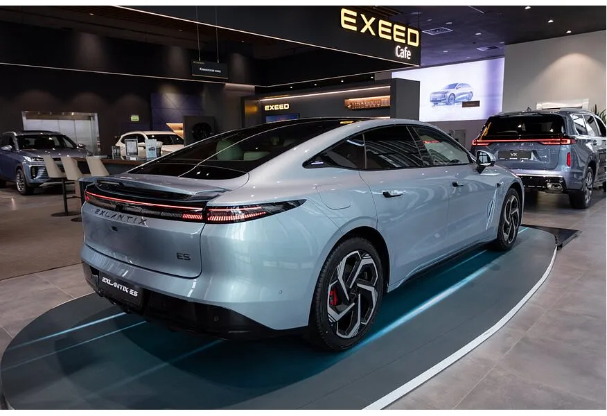 LIVE. Слайд №7