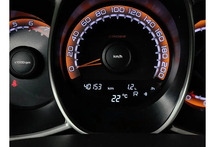 ВАЗ (Lada) Vesta 1.6 CVT (113 л.с.) Оранжевый в АВИЛОН. Слайд №18