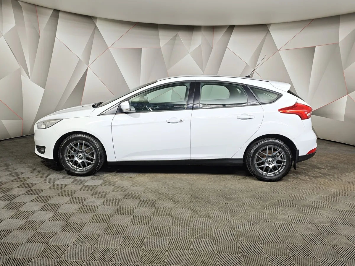 Ford Focus 1.6 PowerShift (105 л.с.) Trend Белый в АВИЛОН. Слайд №5