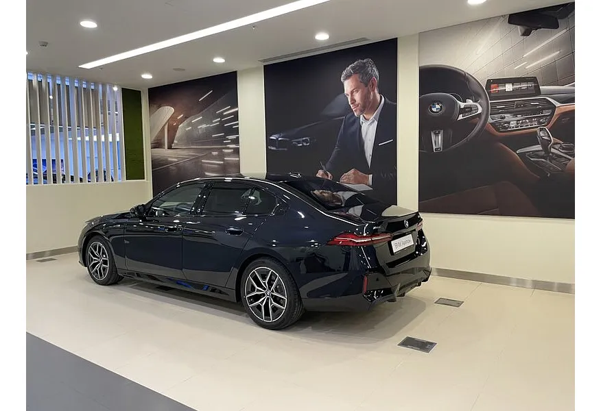 BMW 5 серия 520d xDrive AT (197 л.с.) Черный в АВИЛОН. Слайд №5