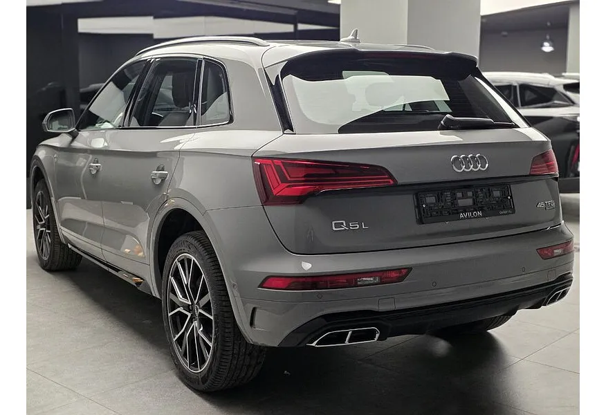 Audi Q5 L 2.0 TFSI S tronic quattro (245 л.с.) Luxury Dynamic Серый в АВИЛОН. Слайд №5