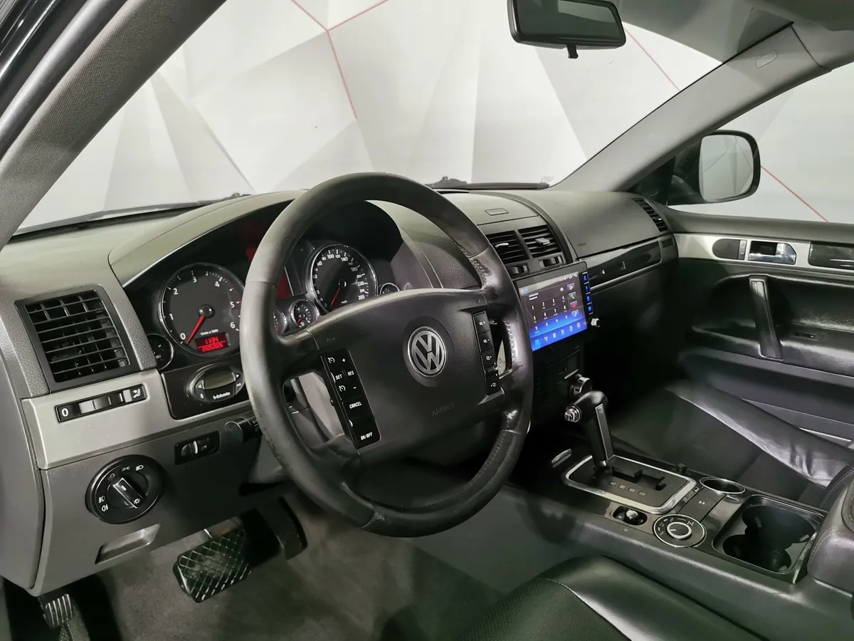 Volkswagen Touareg 3.2 Tiptronic (241 л.с.) Черный в АВИЛОН. Слайд №17