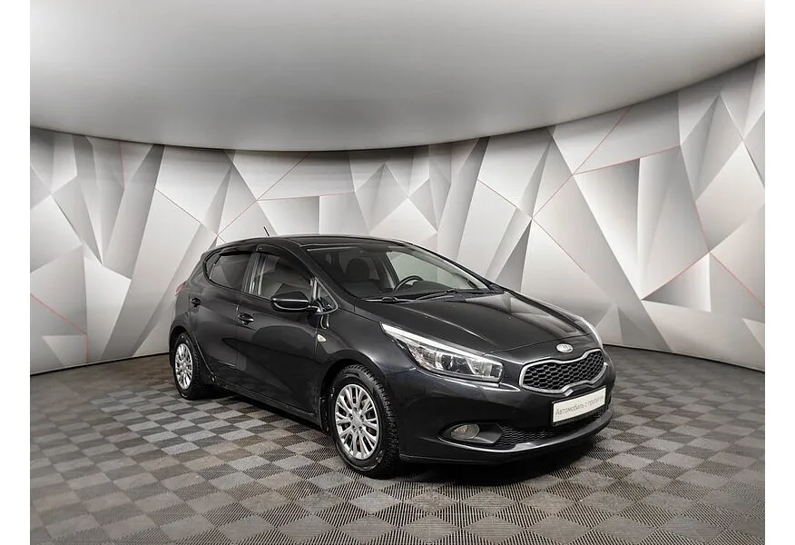 Kia Ceed 1.4 MT (100 л.с.) Черный в АВИЛОН. Слайд №3 Kia Ceed 1.4 MT (100 л.с.) Черный в АВИЛОН. Слайд №3