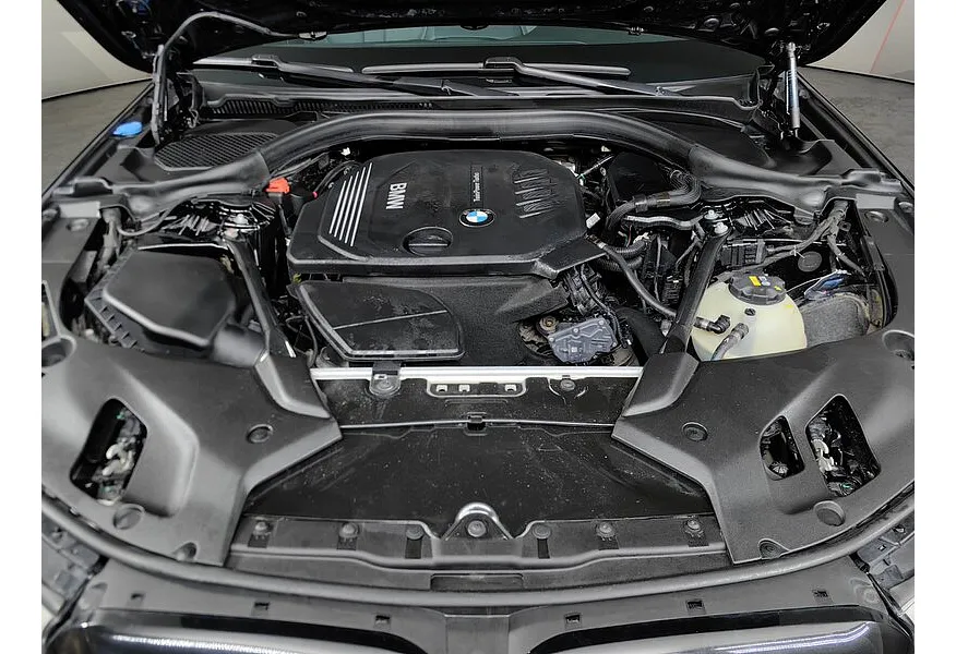 BMW 5 серия 520d xDrive Steptronic (190 л.с.) Base (Локальная сборка) Черный в АВИЛОН. Слайд №10