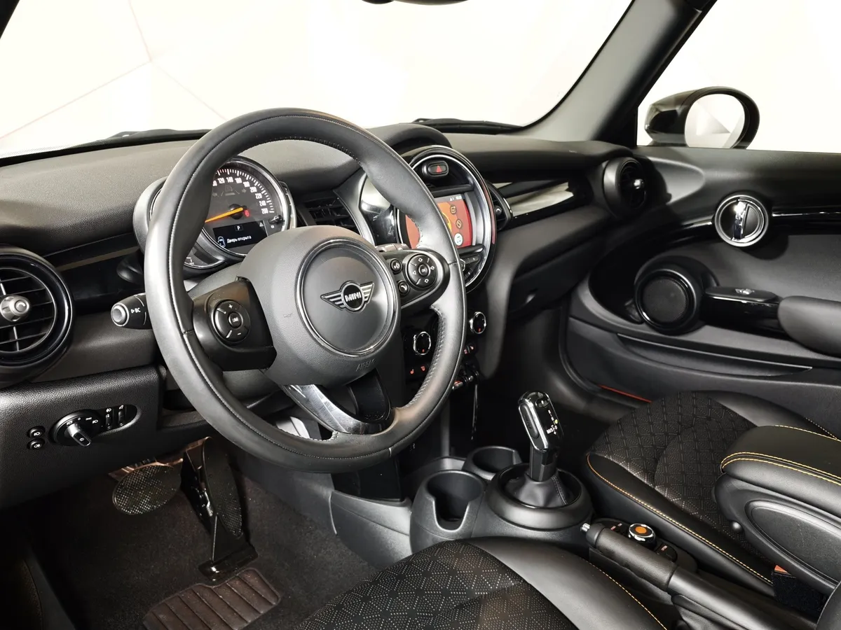 Mini 5 дверей Cooper 1.5 AMT (136 л.с.) Оранжевый в АВИЛОН. Слайд №12