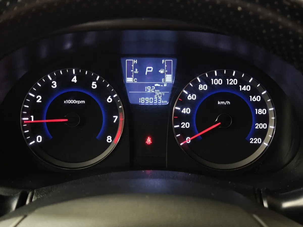 Hyundai Solaris 1.6 AT (123 л.с.) Comfort Серебристый в АВИЛОН. Слайд №18