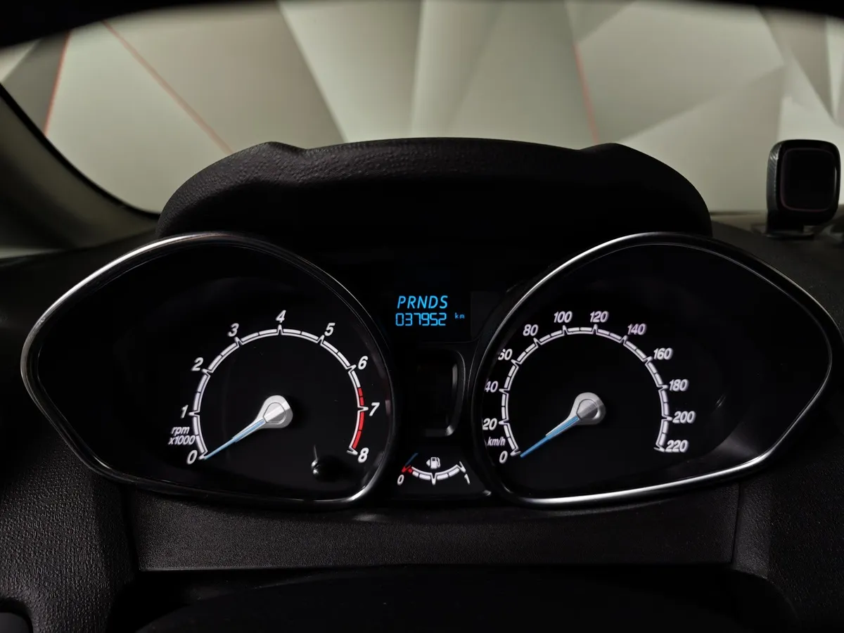 Ford Fiesta 1.4 MT (80 л.с.) Ghia Серый в АВИЛОН. Слайд №18