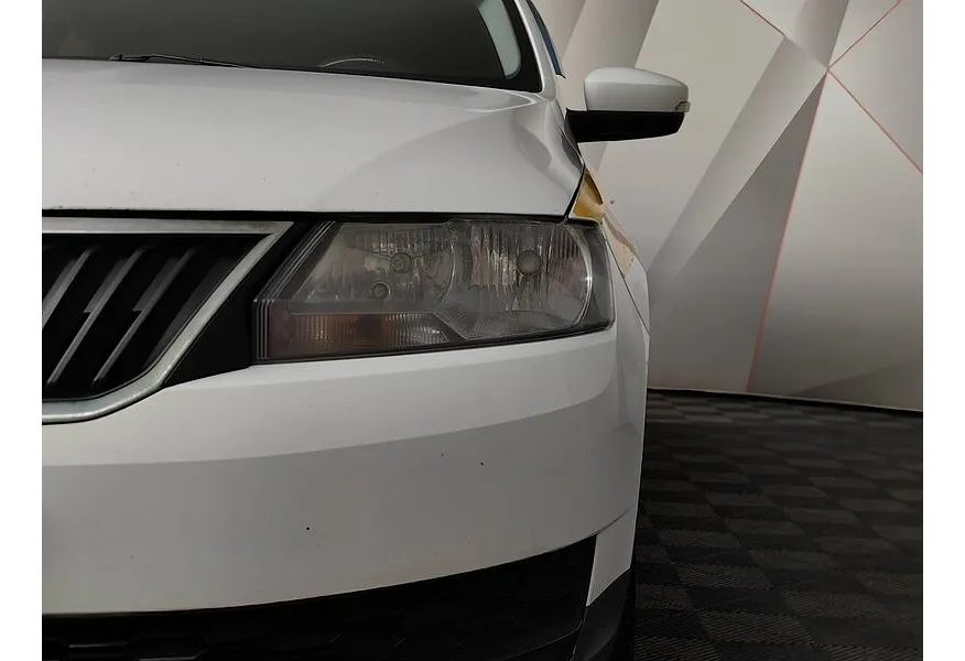 Skoda Rapid 1.6 AT (110 л.с.) Белый в АВИЛОН. Слайд №9
