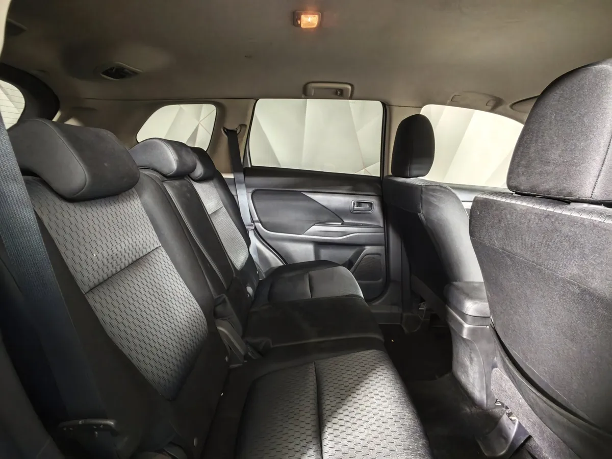 Mitsubishi Outlander 2.0 CVT (146 л.с.) Invite Серебристый в АВИЛОН. Слайд №16