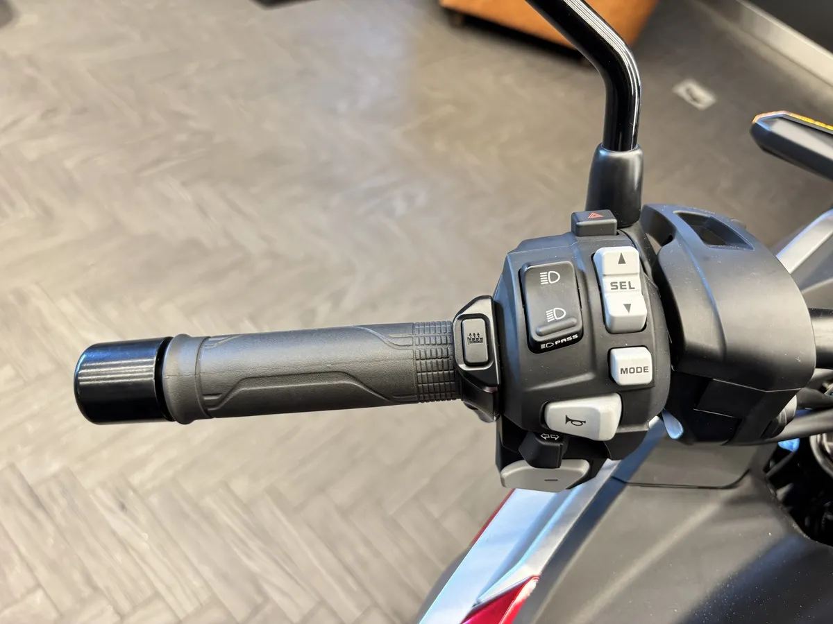 Honda NC750 X 750 см³ (59 л.с.) (59) 750 Красный в АВИЛОН. Слайд №8