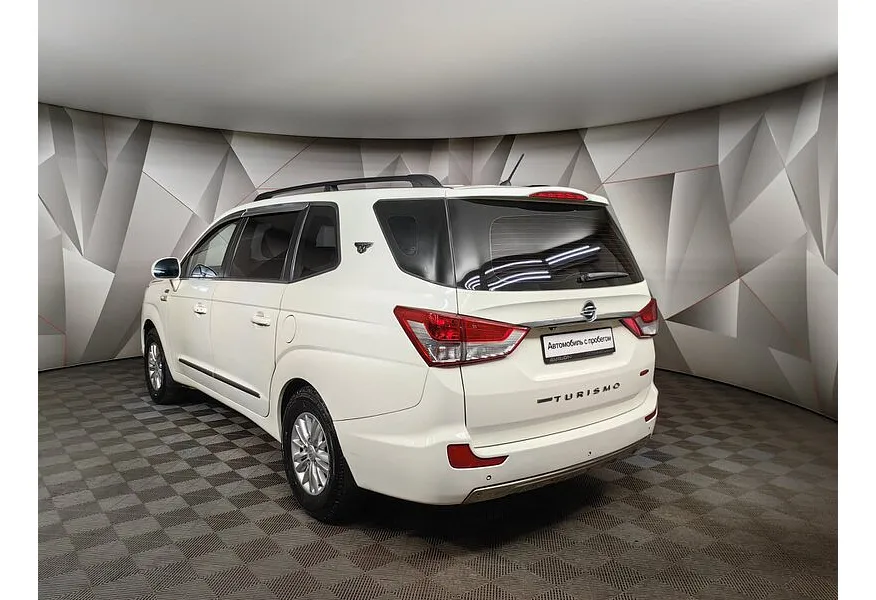 SsangYong Korando Turismo 2.2d AT 4WD (178 л.с.) Белый в АВИЛОН. Слайд №4