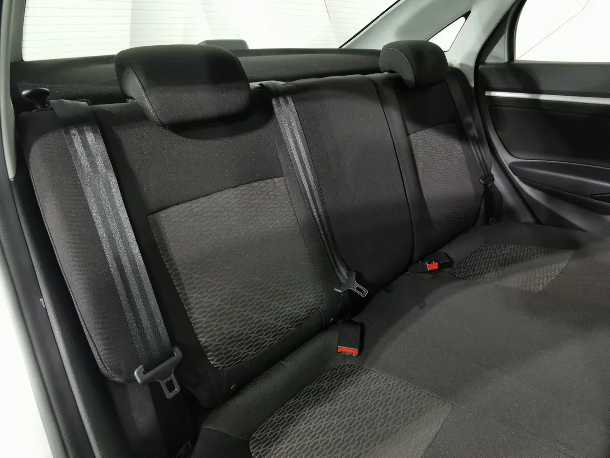 ВАЗ (Lada) Vesta 1.6 CVT (113 л.с.) Luxe Multimedia Серый в АВИЛОН. Слайд №15