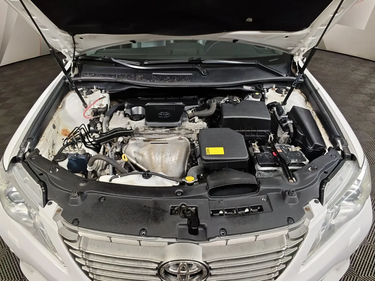 Toyota Camry 2.5 AT (181 л.с.) Белый в АВИЛОН. Слайд №11