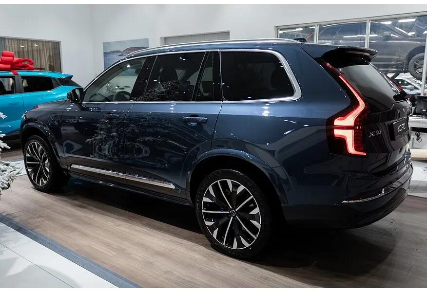 Volvo XC90 2.0 T8 plug-inhybrid AT AWD (7 мест) (455 л.с.) Ultra Bright Синий в АВИЛОН. Слайд №4