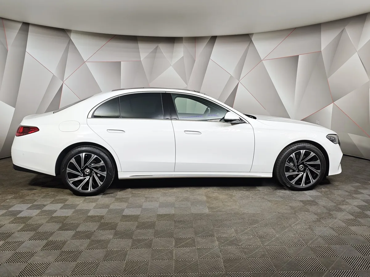 Mercedes-Benz E-Класс E 300 4MATIC (258 л.с.) Белый в АВИЛОН. Слайд №6