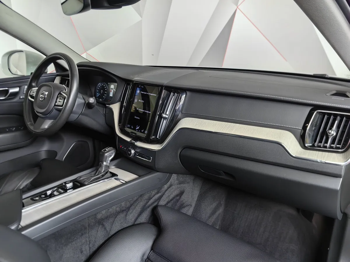 Volvo XC60 2.0 T5 AT AWD (249 л.с.) Momentum Белый в АВИЛОН. Слайд №13