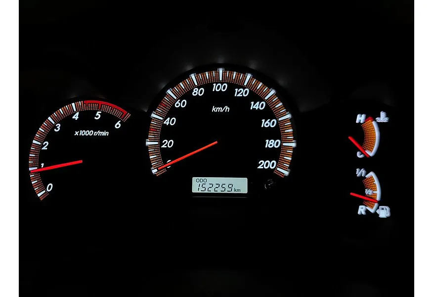 Toyota Hilux 2.5D MT Turbo AWD (144 л.с.) Стандарт Белый в АВИЛОН. Слайд №18