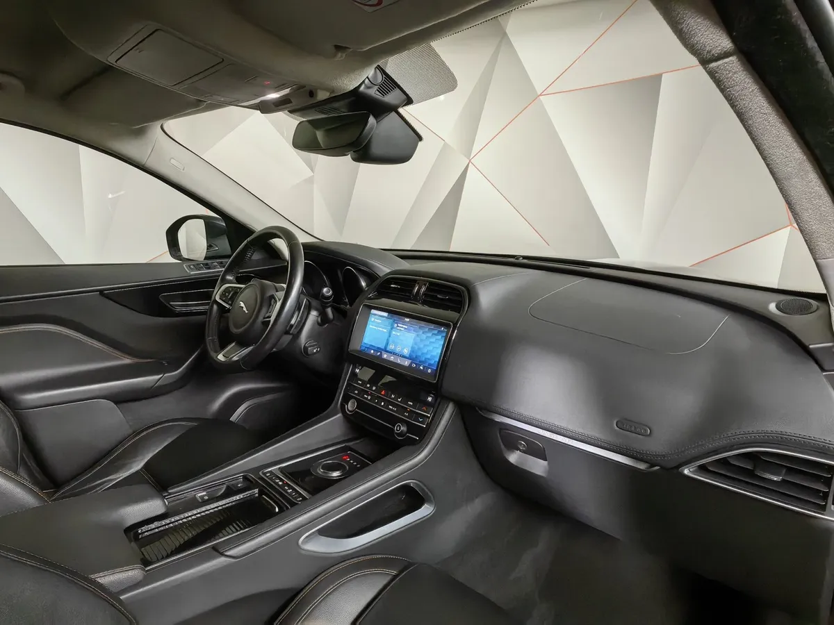 Jaguar F-Pace 2.0 AT AWD (249 л.с.) Prestige Черный в АВИЛОН. Слайд №12