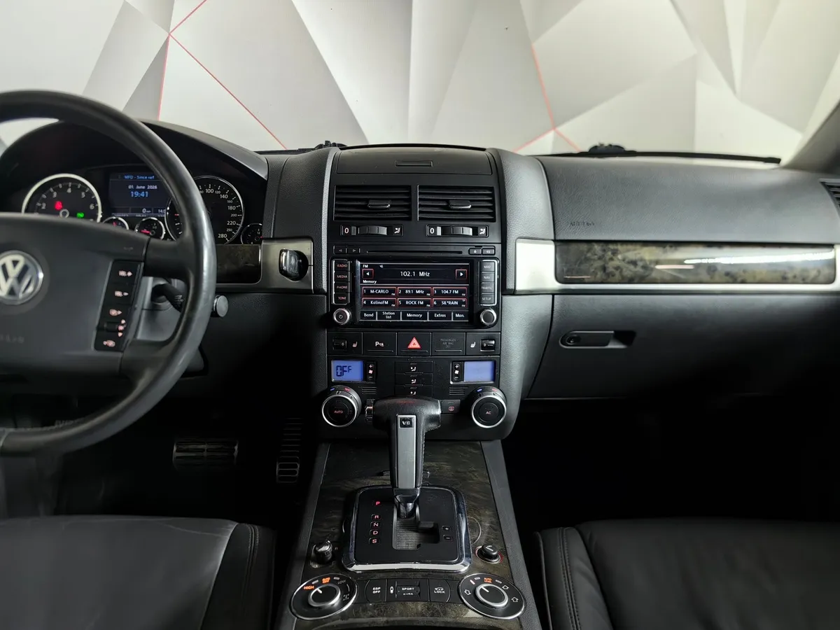 Volkswagen Touareg 4.2 Tiptronic (310 л.с.) Черный в АВИЛОН. Слайд №15