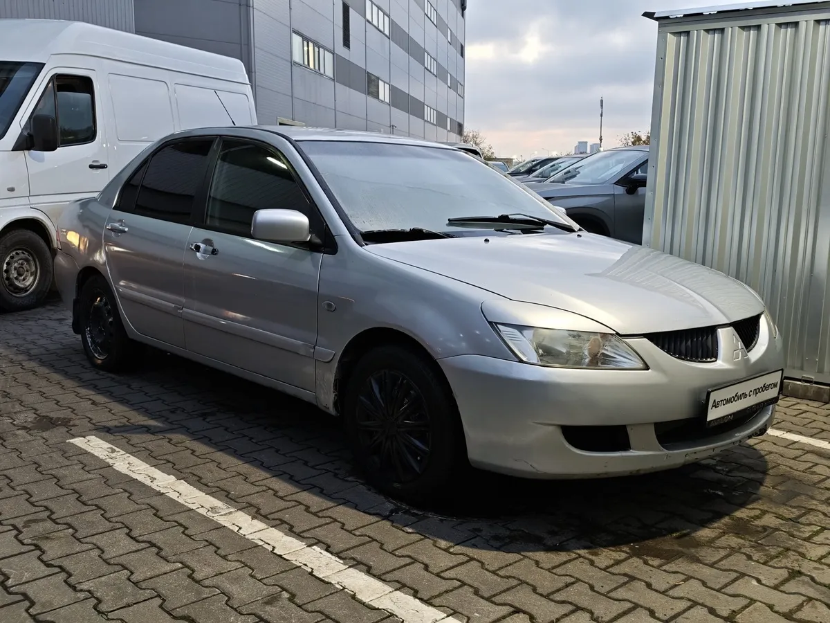 Mitsubishi Lancer 1.3 MT (82 л.с.) Белый в АВИЛОН. Слайд №3