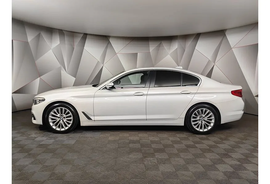 BMW 5 серия 530i xDrive Steptronic (249 л.с.) Белый в АВИЛОН. Слайд №5