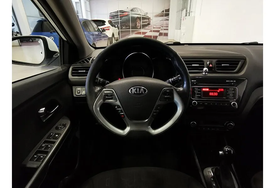 Kia Rio 1.6 AT (123 л.с.) Белый в АВИЛОН. Слайд №19