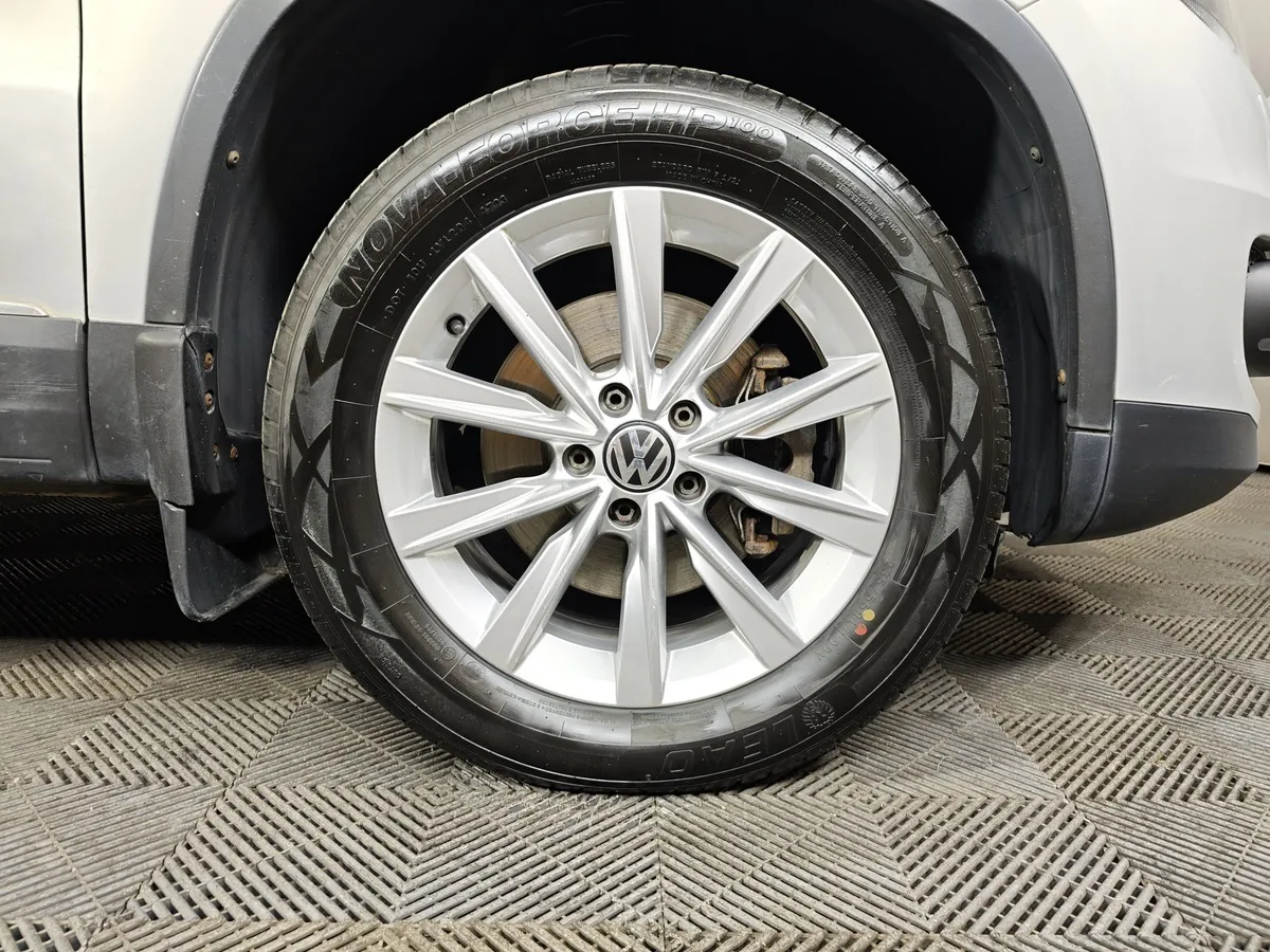Volkswagen Tiguan 2.0 TSI 4Motion AT (170 л.с.) Track & Field Желтый в АВИЛОН. Слайд №9